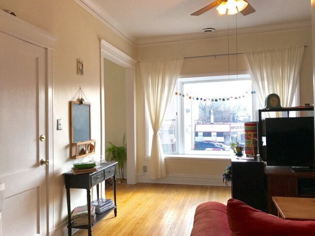Living area - 3401 N Damen Ave