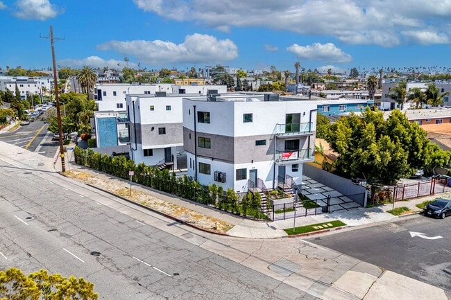 Building Photo - 1638 S Longwood Ave