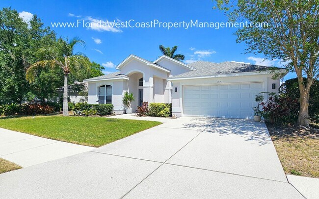 Foto del edificio - OUTSTANDING LOCATION! SPACIOUS 4 BEDROOM P...