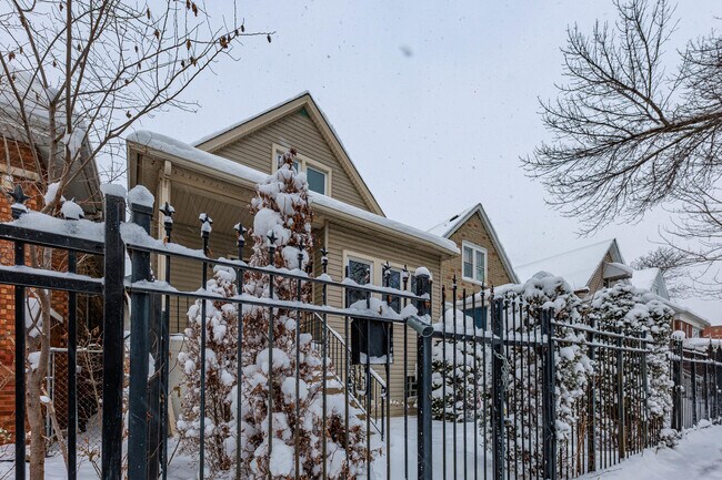 Foto del edificio - 2446 W 69th St