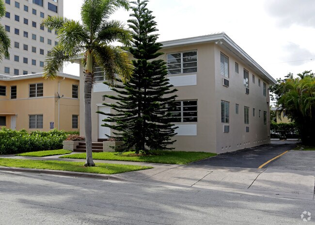 Foto del edificio - 110 Antiquera Ave