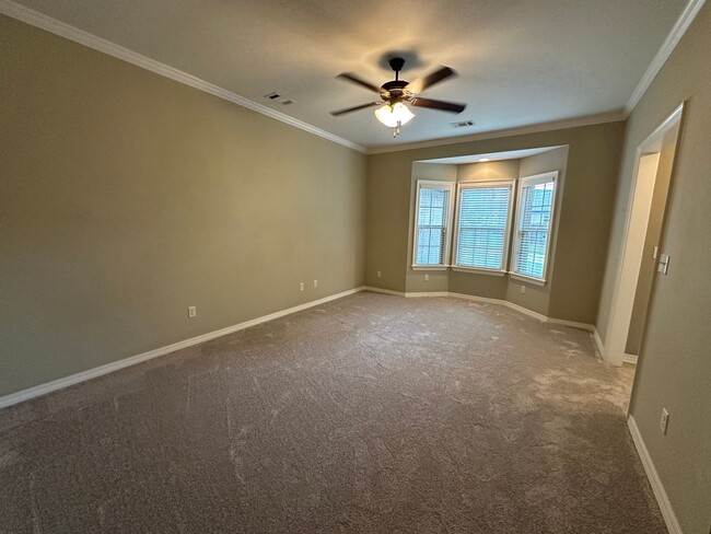 Building Photo - Cobblestone Court Condos