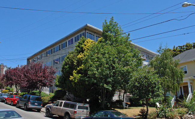 Building Photo - Ireland Apartments