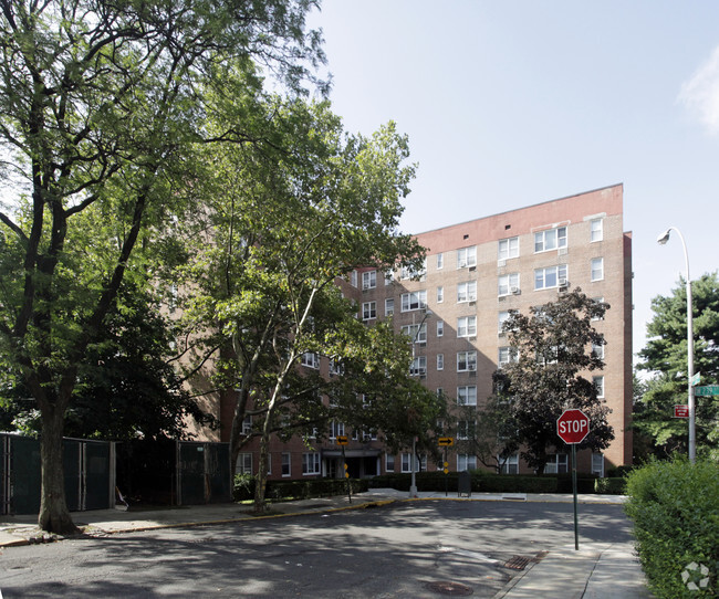 Building Photo - Hudson Towers