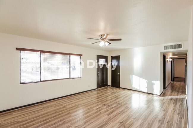 Building Photo - 814 E Cinnabar Ave, Phoenix, AZ 85020