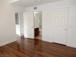 Building Photo - 5122 S Jones Blvd