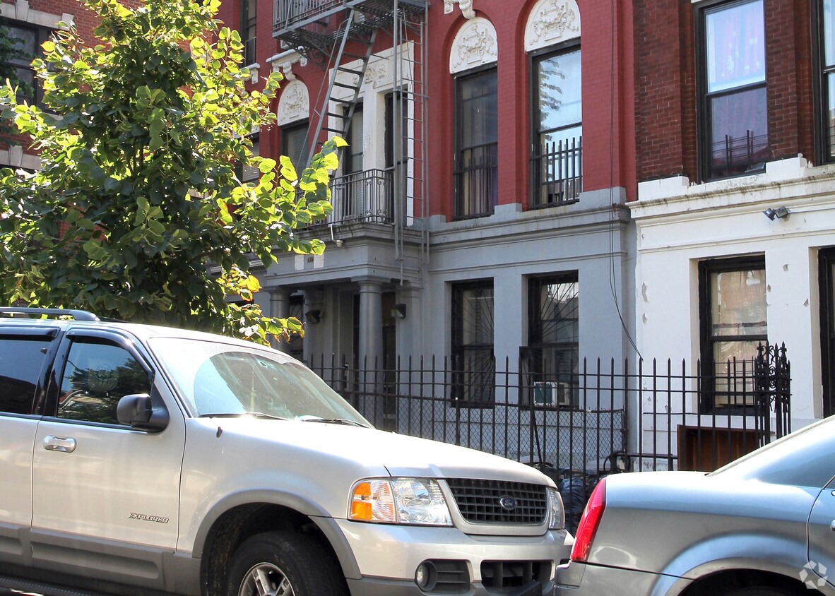 Building Photo - 174 Woodruff Ave