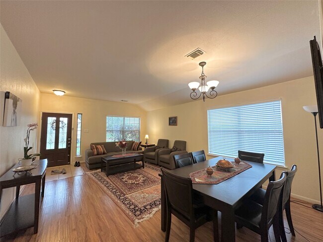 Foto del edificio - 2211 Winding Hollow Dr