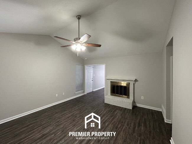 Foto del edificio - 3760 Ivanhoe Dr