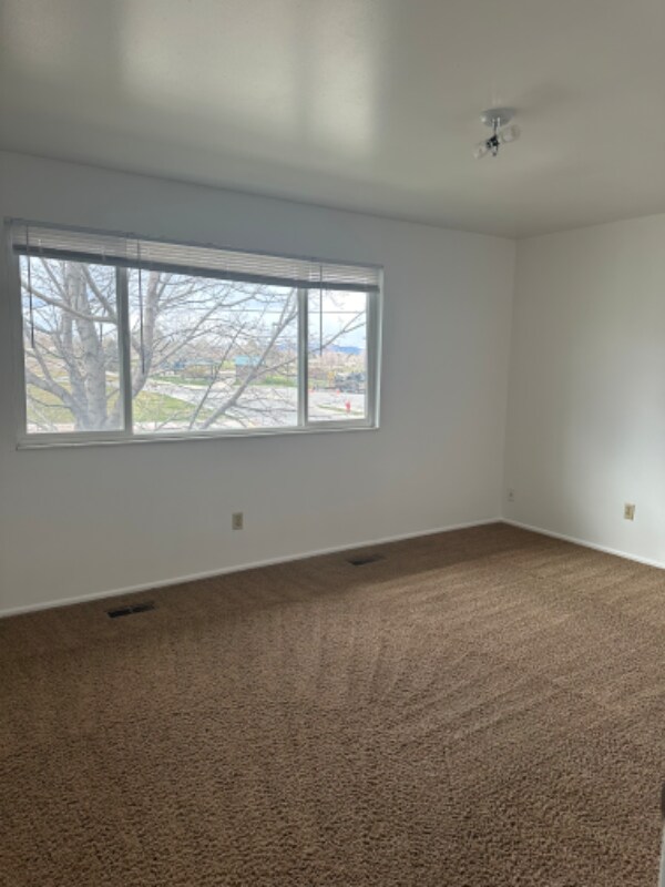 Building Photo - 655 E 7800 S