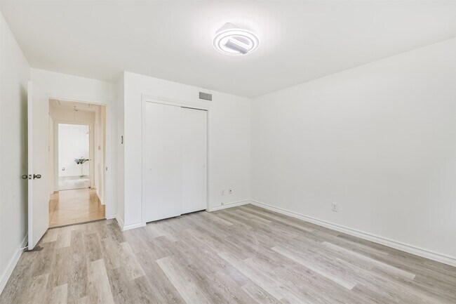 Building Photo - 12223 Old Oaks Dr