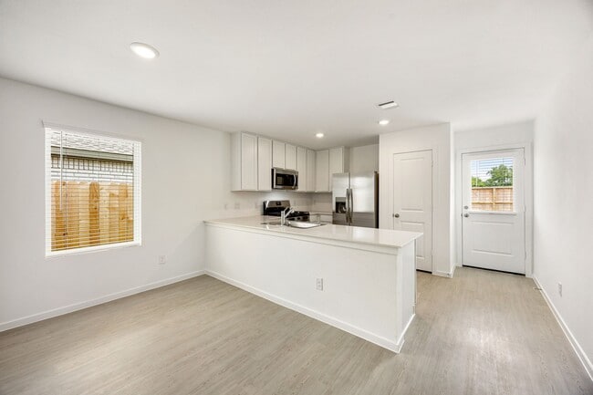 Building Photo - 27418 Sweetwater Bay Dr