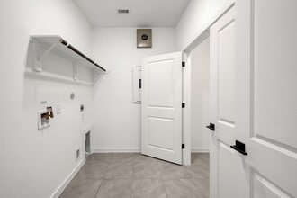 Building Photo - 516 Monarch Trl