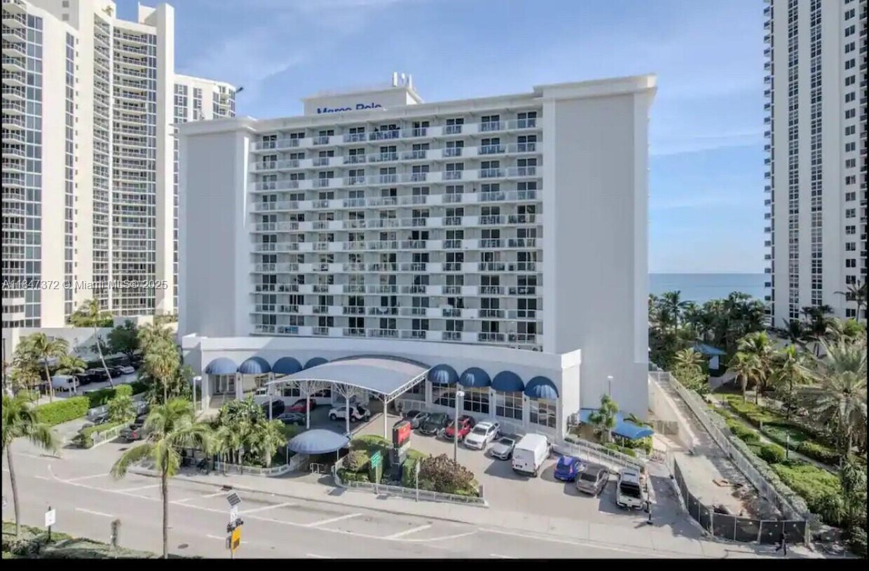 Foto principal - 19201 Collins Ave