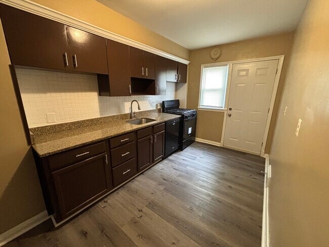 Foto del edificio - 3 Bedrooms plus Finished basement