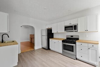 Building Photo - 346 39th St