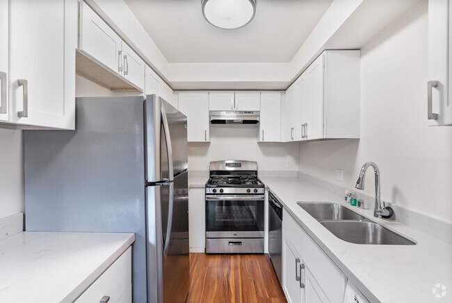 1 habitación, 1 baño, 671 pies cuadrados, cocina - 303 N. Oakland