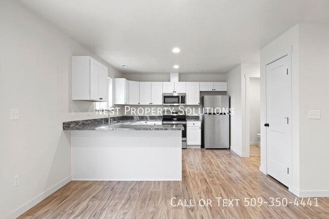 Foto del edificio - 215 W 1st St