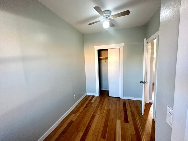 Foto del edificio - Charming One Bedroom Home in Sunnyside!
