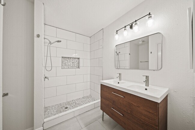 Foto del edificio - 230 Cool Cove