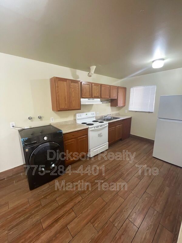 Building Photo - 854 G St