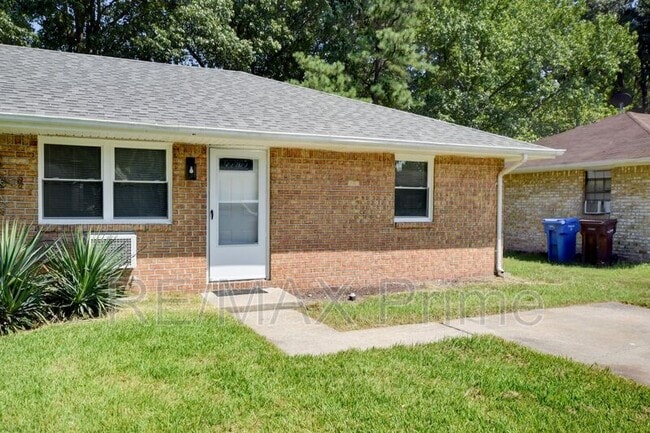 Building Photo - 1302 Linden Ave