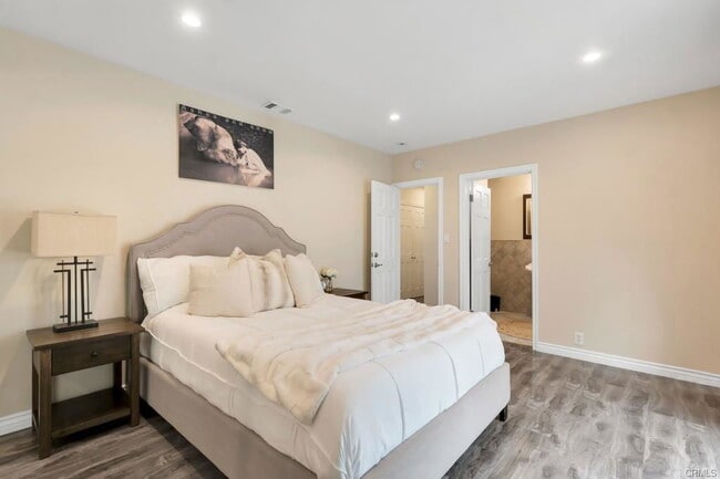 Building Photo - 19419 Oxnard St