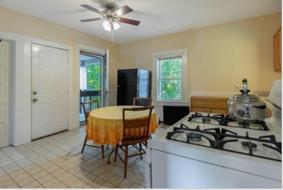 Primary Photo - 73 Clarendon Ave