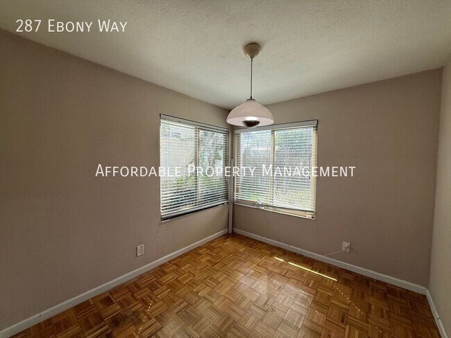 Foto del edificio - 287 Ebony Way