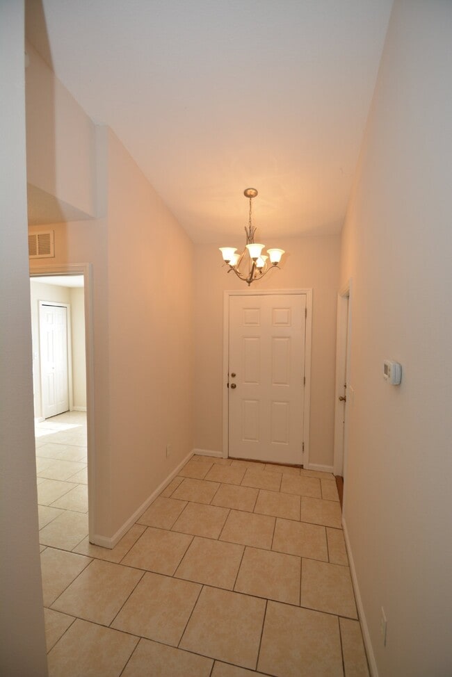 Building Photo - 28 Raintree Pl