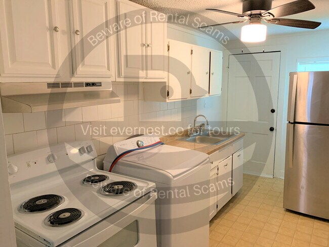 Building Photo - 339 16th Ct N