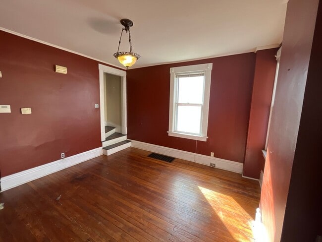 Building Photo - 526-528-528 E Sycamore St