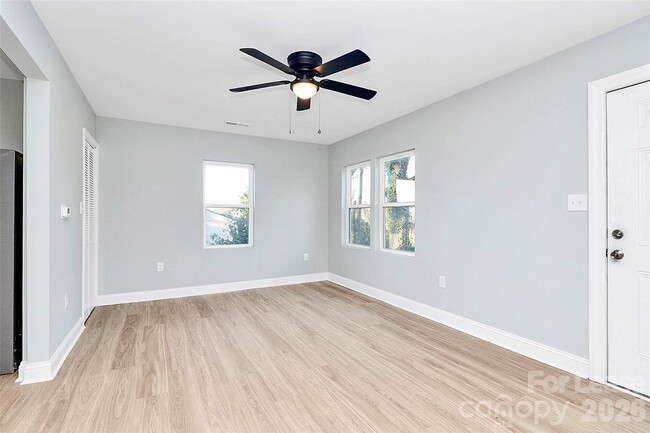 Foto del edificio - 1521 Effingham Rd