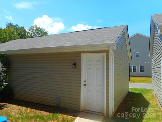 Building Photo - 12715 Wandering Brook Dr