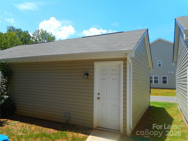 Foto del edificio - 12715 Wandering Brook Dr