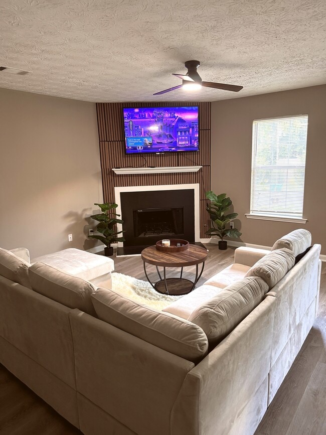 Living Room - 5789 Summerglen Ln