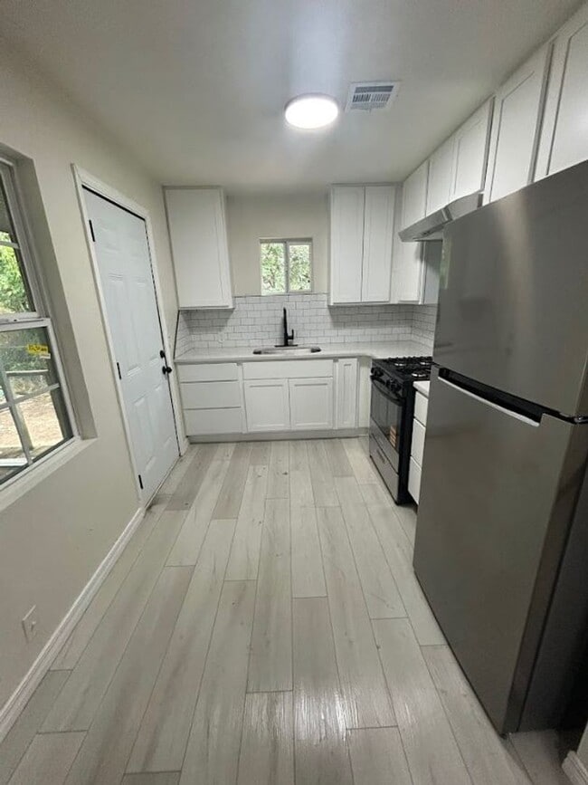 Building Photo - 3 Bedroom Rent to Own Home Available!