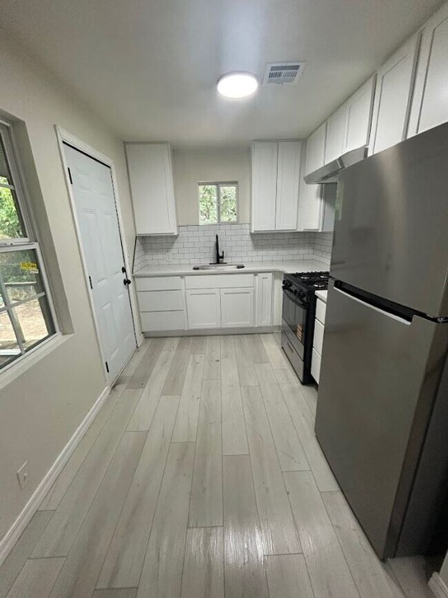 Foto del edificio - 3 Bedroom Rent to Own Home Available!