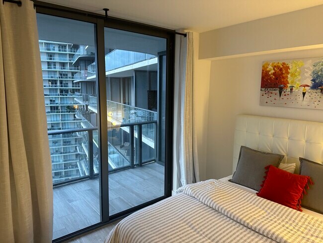 Foto del edificio - 121 NE 34th St