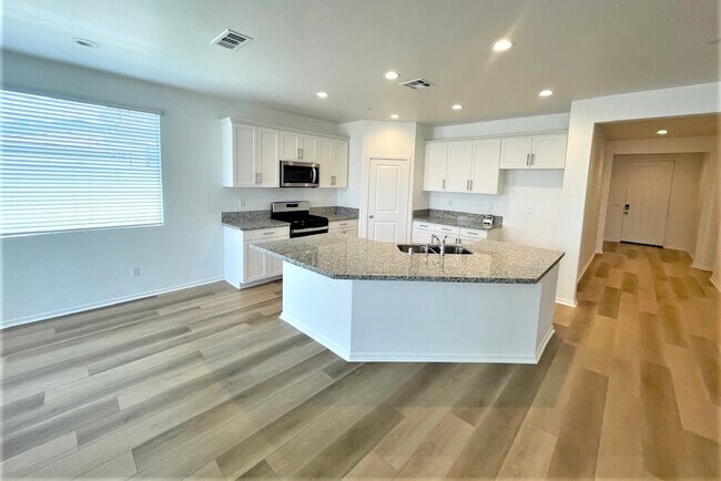 Building Photo - 27192 Sands Dr