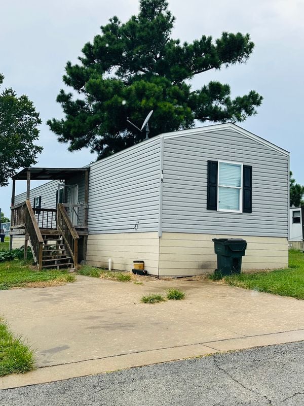 Building Photo - 139 Neches Dr