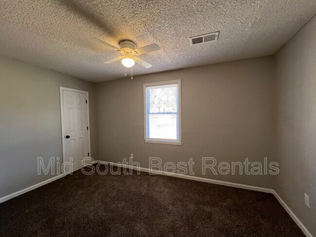 Foto del edificio - 2453 Warren St