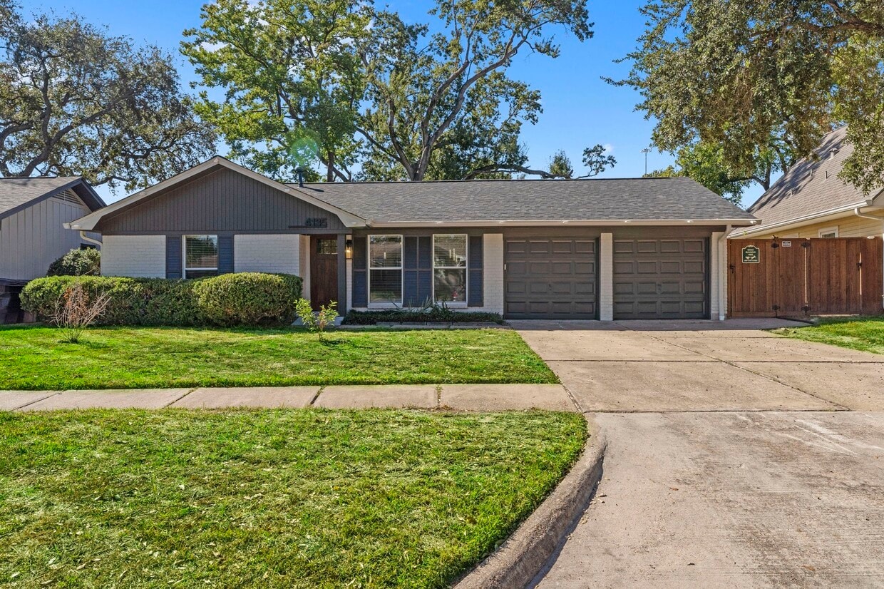 Foto principal - 4135 Hill Oak Dr