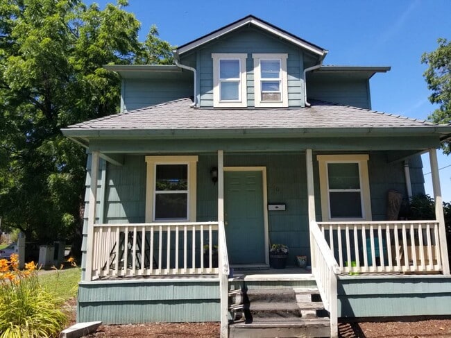 House - 2103 Broadway St NE