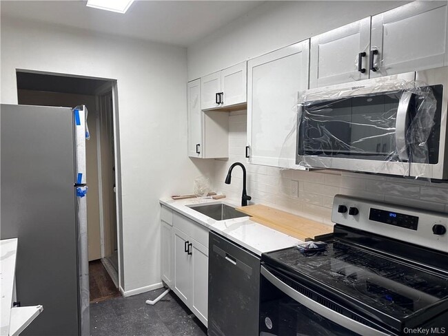 Building Photo - 60 Trafalgar Rd