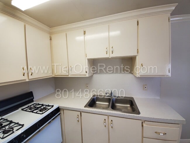 Building Photo - NO DEPOSIT option available for qualified ...