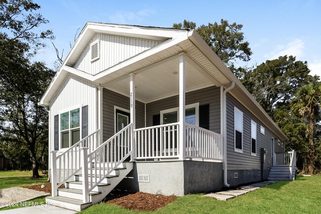 Building Photo - 2119 Lewis St