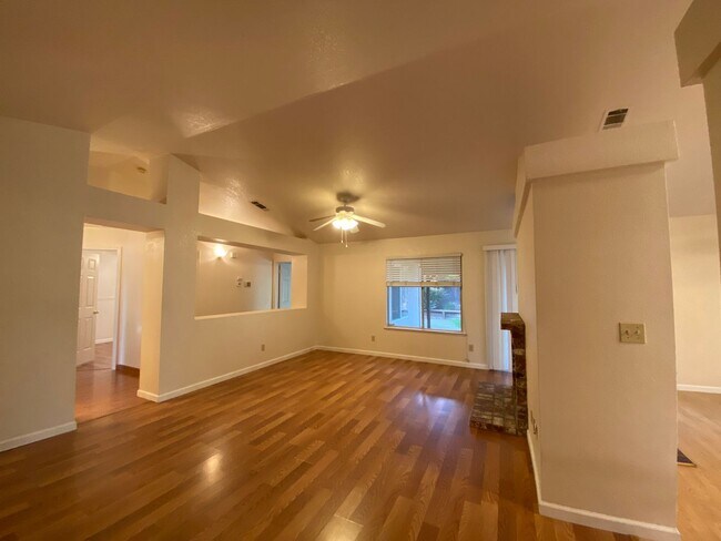 Foto del edificio - Single Story Close to Schools: Roseville (...