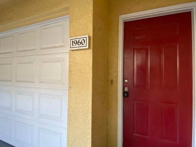 Building Photo - Spacious 2BD/2BA Visconti Townhome with 2-...