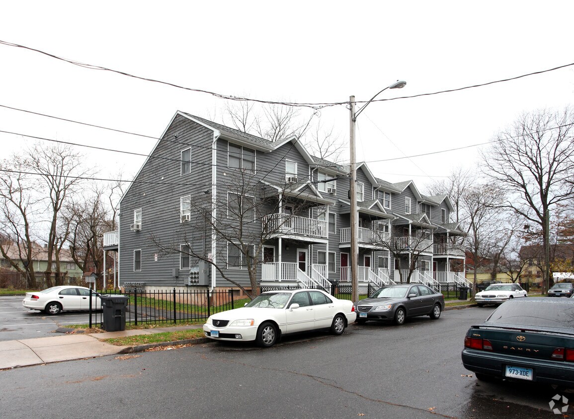 Building Photo - 7-13 W Clay St